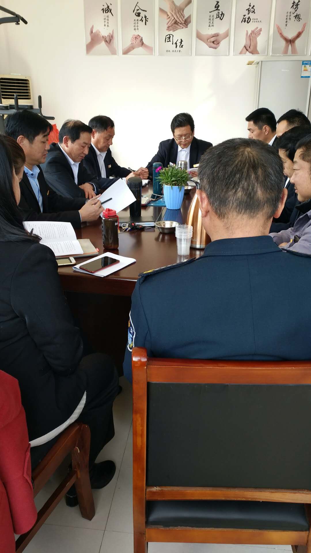 常德市康都物業(yè)服務(wù)有限公司,常德保安服務(wù)公司,保潔服務(wù),綠化服務(wù),搬運(yùn)服務(wù),墻外高空清洗服務(wù)